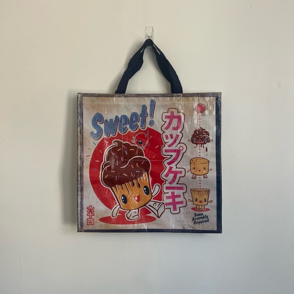 Blue Q Handbags - Blue Q Sweet Cupcake Plastic Reusable Tote Bag